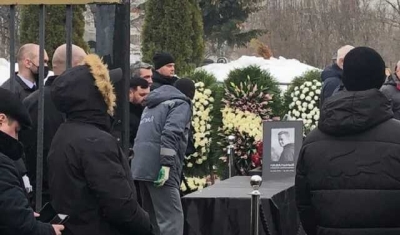 На Борисовском кладбище проститься с Алексеем Навальным пустили всех желающих